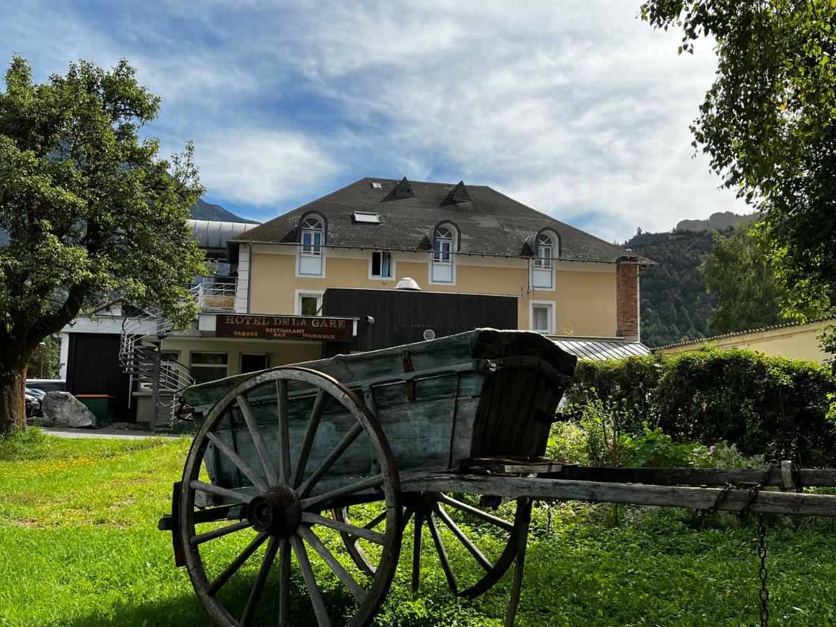 Hotel De La Gare Eygliers Екстер'єр фото
