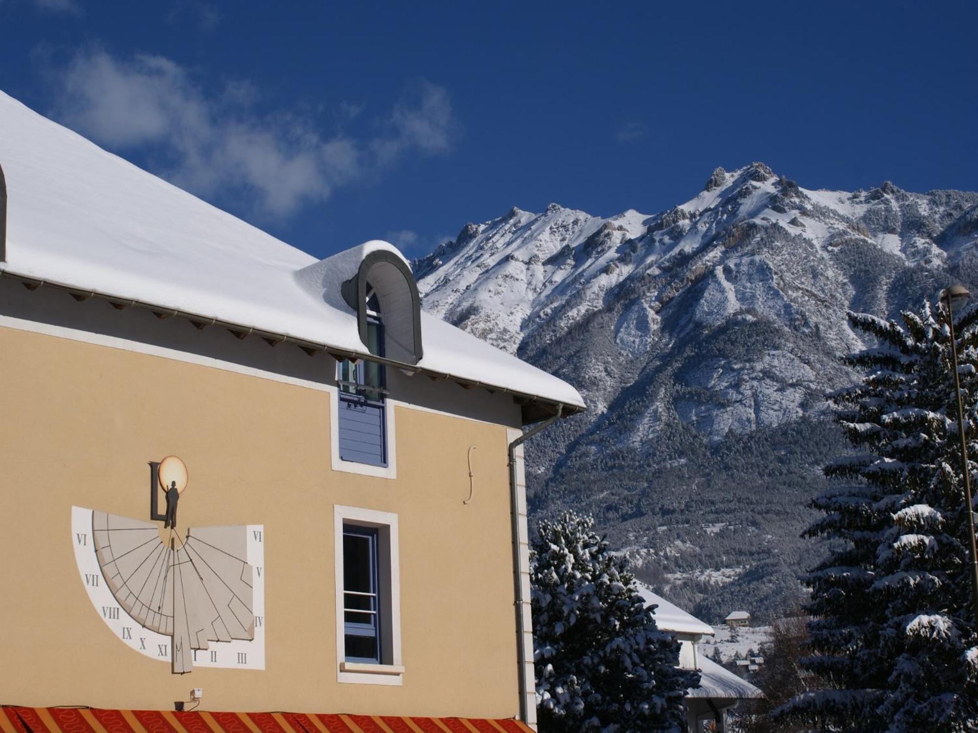 Hotel De La Gare Eygliers Екстер'єр фото